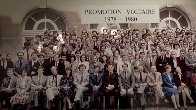 La promotion Voltaire (1978-1980) de l’ENA avec, de gauche à droite : Ségolène Royal, François Hollande, Renaud Donnedieu de Vabres, Dominique de Villepin, Michel Sapin et Frédérique Bredin.