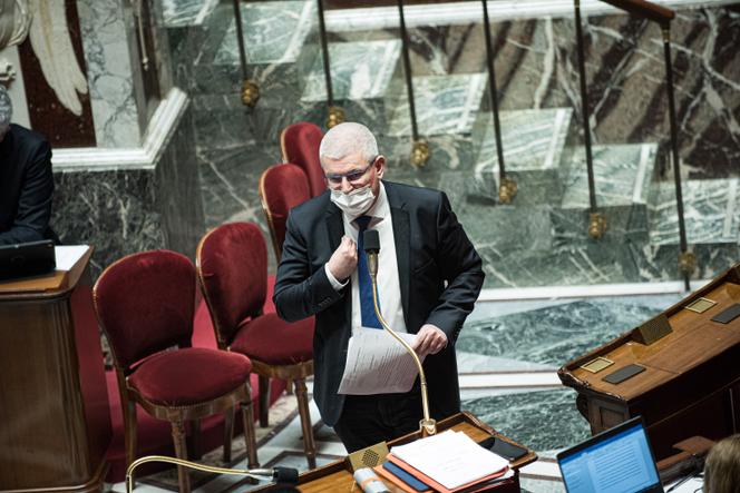 Le député de Charente-Maritime, Olivier Falorni, prend la parole lors de la discussion, à l’Assemblée nationale, de la proposition de loi « donnant et garantissant une fin de vie libre et choisie », à Paris, le 8 avril 2021.