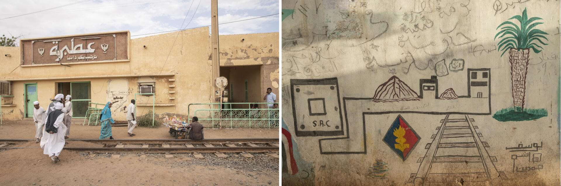A gauche : « Vous êtes toujours les bienvenus à Atbara », dit cette enseigne à l’entrée de la gare. A droite, un graffiti en l’honneur de la Sudan Railways Corporation, qui a connu son âge d’or dans les années 1970.