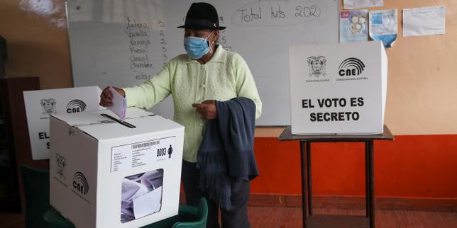 Présidentielle en Equateur : Guillermo Lasso en tête des suffrages dépouillés, Andrés Arauz se déclare vainqueur