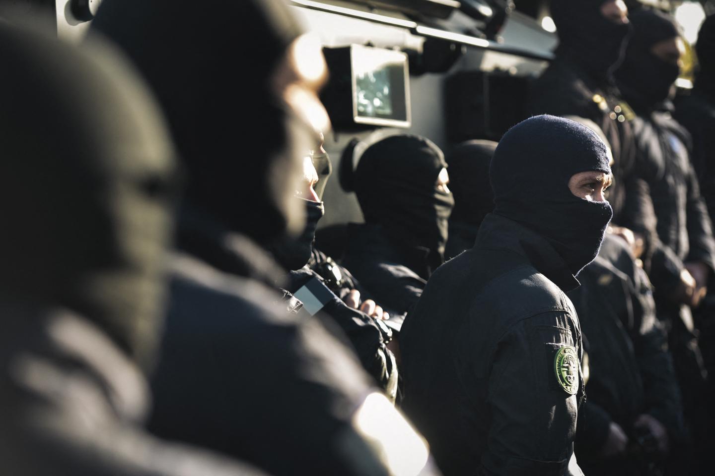 Cryptomonnaies : une mère et son fils libérés par le GIGN après leur enlèvement en Bourgogne ; sept personnes en garde à vue