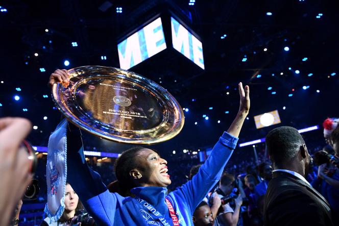 Siraba Dembélé-Pavlovic après la victoire bleue à l'EHF Euro 2018 de handball féminin à Paris le 16 décembre 2018.
