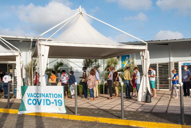 In Cayenne, Guyana, voor het vaccinatiecentrum, 30 maart.