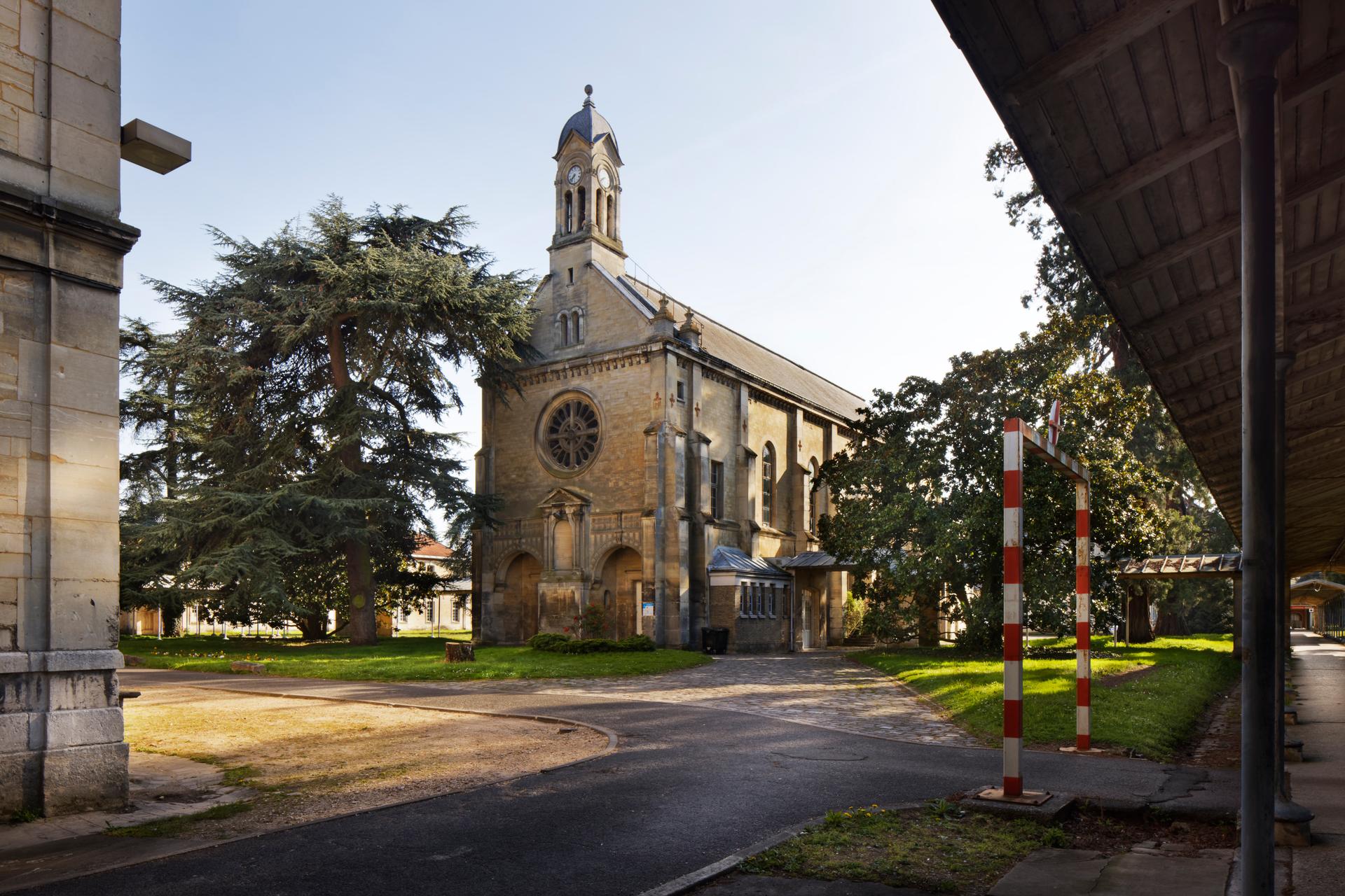 La chapelle de l’hôpital de Ville-Evrard, devenue le bâtiment du centre de ressources pour intervenants auprès d’auteurs de violences sexuelles d’Ile-de-France Nord-Est, à Neuilly-sur-Marne (Seine-Saint-Denis), le 8 avril., à Neuilly-sur-Marne, le 8 avril.
