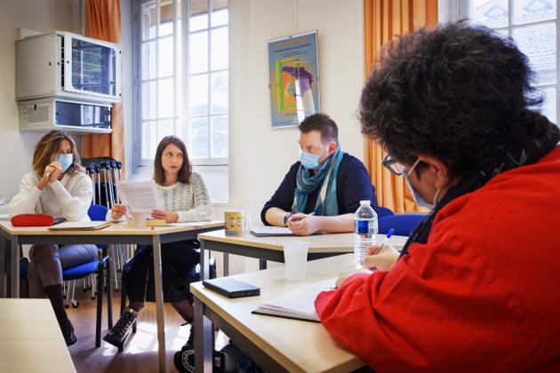 L’équipe médicale fait le point sur le suivi des différents patients auteurs de violences sexuelles, lors d’une réunion hebdomadaire à Ville-Evrard à Neuilly-sur-Marne (Seine-Saint-Denis), le 8 avril.