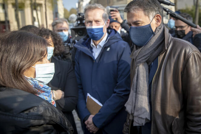Anne Hidalgo et Olivier Faure arrivent à la réunion des gauches, à Paris, le 17 avril.
