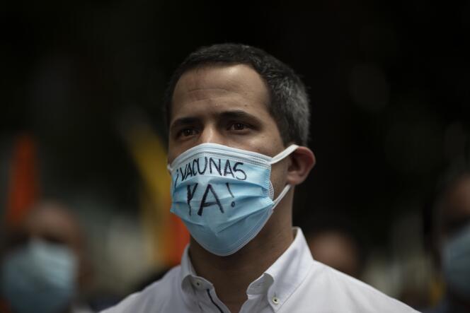 L’opposant vénézuélien Juan Guaido lors d’une manifestation pour demander à l’administration de Nicolas Maduro d’accélérer la campagne de vaccination, le 17 avril 2021.