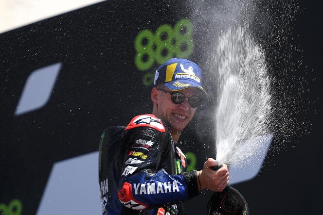 Le Français Fabio Quartararo (Yamaha) célèbre sa deuxième victoire d’affilée d’un Grand Prix, à Portimao (Portugal), le 18 avril.