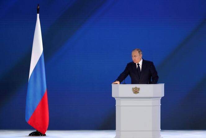 Le président russe Vladimir Poutine prononce son discours annuel à l’Assemblée fédérale, à Moscou, le 21 avril.