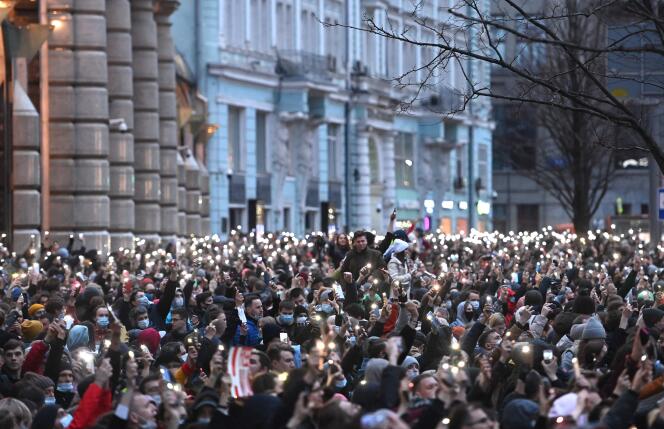 Des manifestants soutenant l’opposant Alexeï Navalny, à Moscou, le 21 avril.