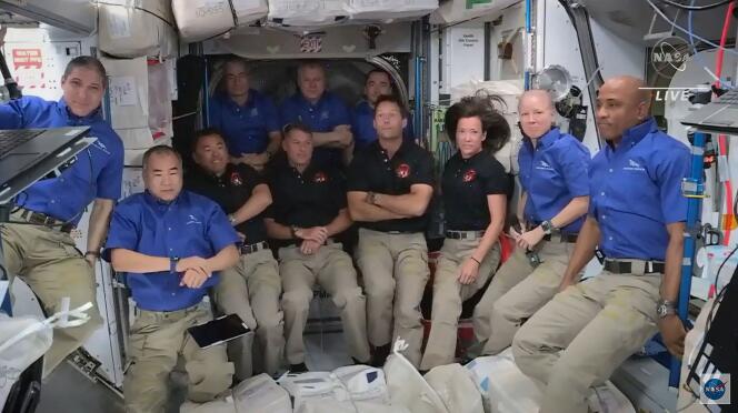 Outre Thomas Pesquet, pour l’Agence spatiale européenne (ESA), les trois autres membres d’équipage de la mission Crew-2 sont les Américains Shane Kimbrough et Megan McArthur et le Japonais Akihiko Hoshide.