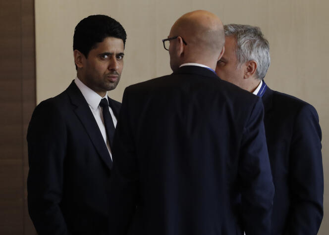 Le président-directeur général du Paris-Saint-Germain, Nasser Al-Khelaifi (à gauche), lors du 43e congrès de l’UEFA, à Rome, en 2019.