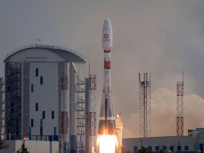 Décollage d’une fusée Soyouz transportant 36 satellites de l’opérateur OneWeb, sur le cosmodrome de Vostotchny (Russie), le 26 avril 2021.