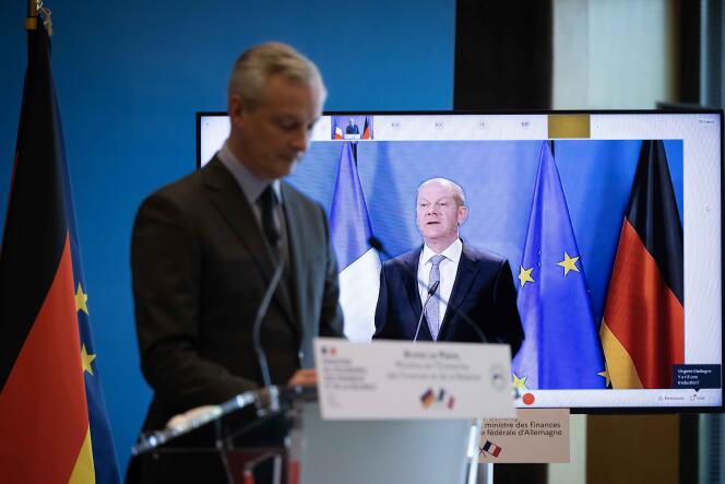 Bruno Le Maire et son homologue allemand aux finances, Olaf Scholz, lors d’une conférence de presse commune, à Bruxelles, le 27 avril.