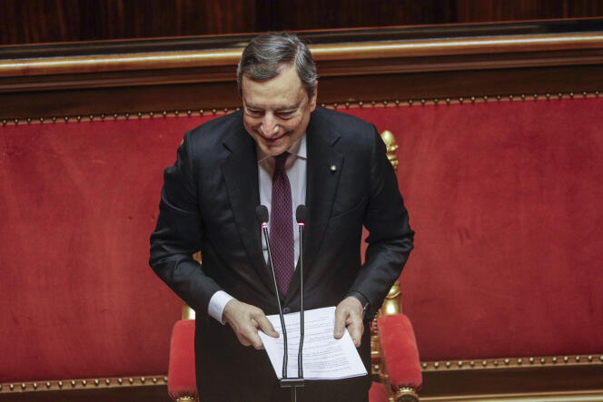 Il Presidente del Consiglio italiano, Mario Draghi, si rivolge al Senato, a Roma, martedì 27 aprile 2021.