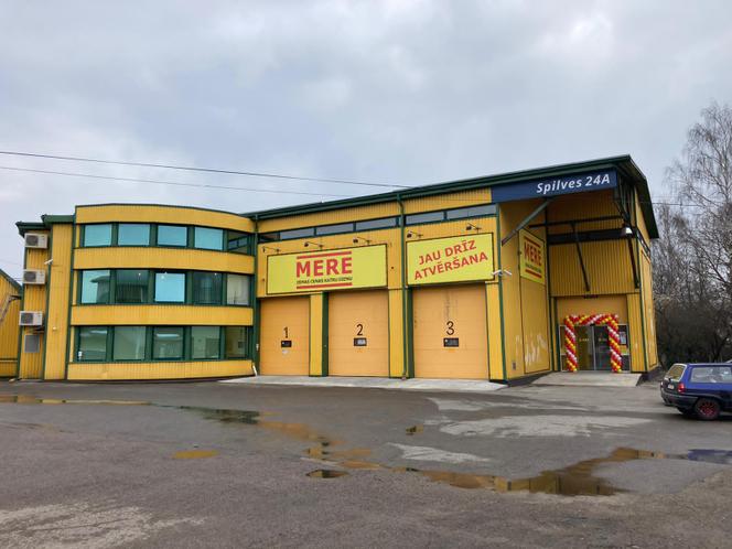 La devanture d’un magasin Mere à Riga en Lettonie, en mars 2021.
