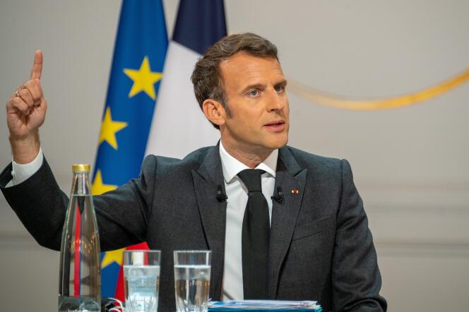 Emmanuel Macron annonce son plan de déconfinement, à Paris, le 28 avril.