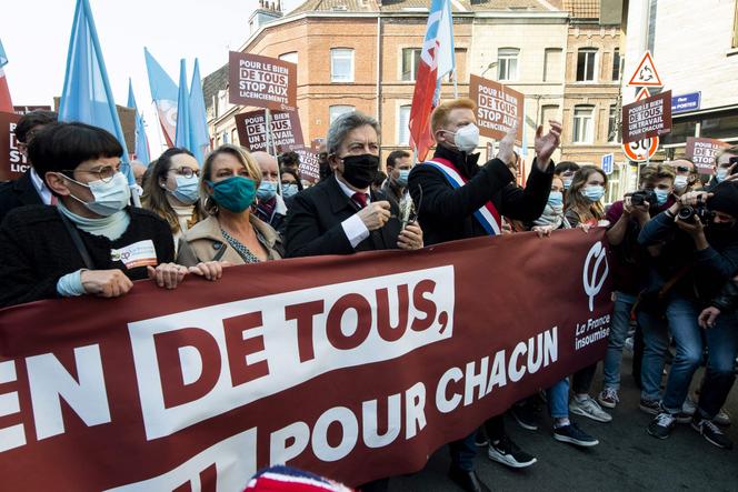 Jean-Luc Mélenchon et Adrien Quatennens, de la France insoumise, lors d’une manifestation à Lille, le 1er mai 2021.