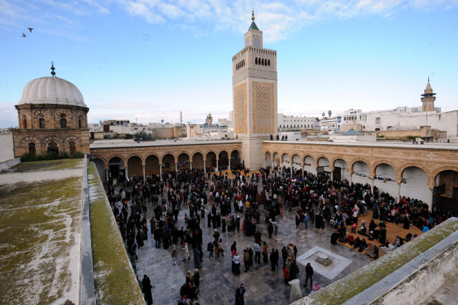 La mosquée Zitouna à Tunis, foyer d’enseignement islamique, est l’objet depuis 2011 d’âpres luttes d’influence entre partisans d’un islam éclairé et tenants d’un islam plus doctrinaire. Ici, en janvier 2014.