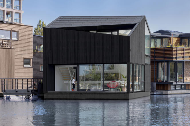 La « Floating Home » à Amsterdam (Pays-Bas) conçue en 2021 par l’agence i29.