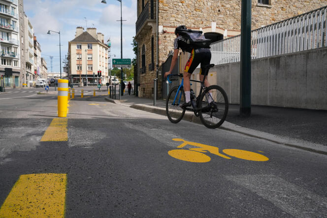 Aménagement temporaire de piste cyclable à Rennes (Bretagne), en mai 2020.
