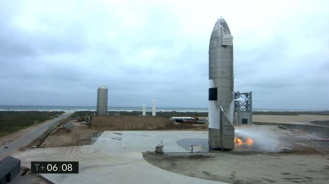 Le Starship de SpaceX, peu après son atterrissage, le 5 mai 2021.