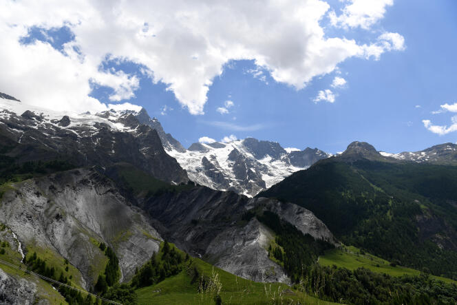 La Meije et son glacier, au-dessus de La Grave (Hautes-Alpes), en juin 2017.