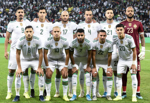 Algeria's players pose before the international friendly football match between Algeria and Colombia on October 15, 2019 at Pierre Mauroy stadium in Villeneuve d'Ascq, northern France. (Photo by FRANCOIS LO PRESTI / AFP)