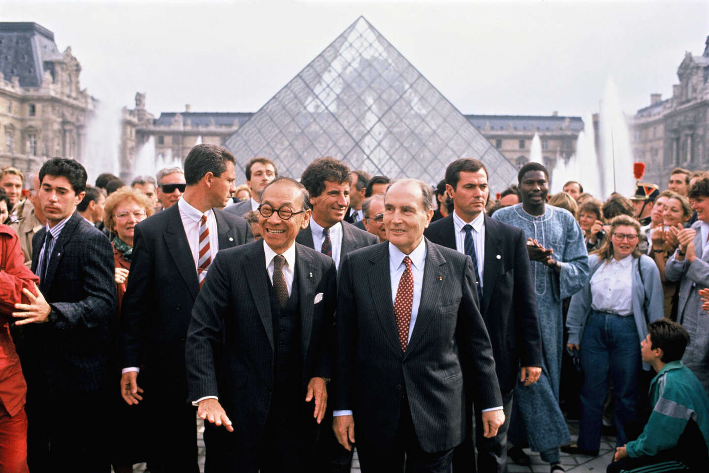 Pyramide du Louvre, Opéra Bastille: les chantiers à marche forcée de  François Mitterrand, président-bâtisseur
