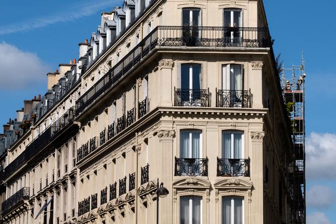Un immeuble à Paris, le 30 juillet 2020.