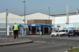 Un employé de l’aciérie Ascoval se dirige vers l’entrée de l’usine de Saint-Saulve, dans le nord de la France, le 5 novembre 2018.