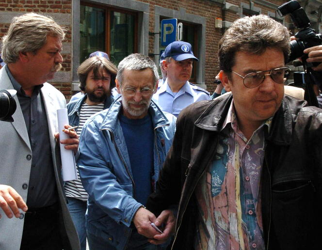 Michel Fourniret à sa sortie du tribunal de Dinant, en Belgique, en juillet 2004.