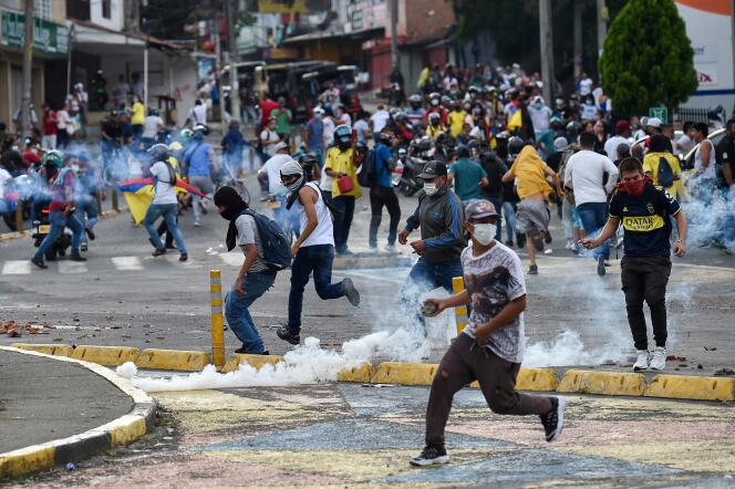 Une manifestation contre le gouvernement à Cali, en Colombie, le 10 mai 2021. Cette ville est devenue l’épicentre du mouvement qui, depuis le 28 avril, affecte à différents degrés l’ensemble du pays.