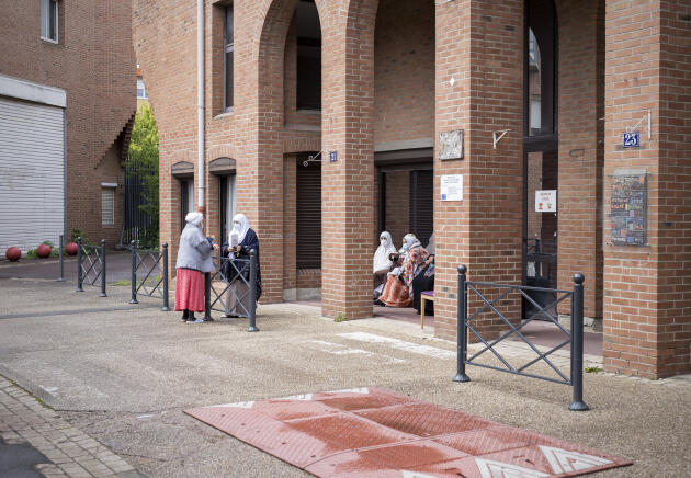 Le foyer des chibanias dans le quartier de l'Alma, à Roubaix, le 6 mai.