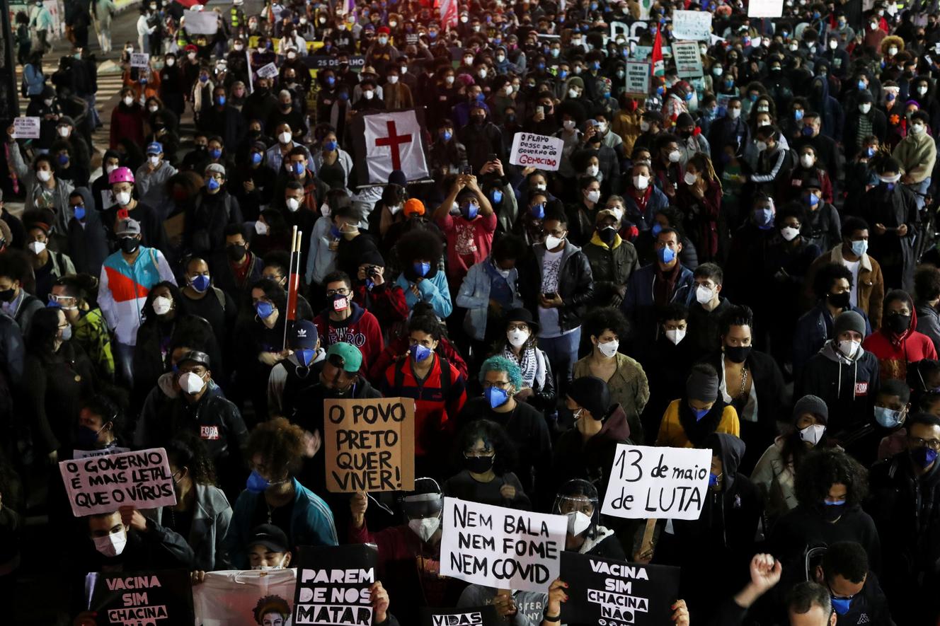 Au Brésil, des milliers de manifestants défilent contre le racisme et