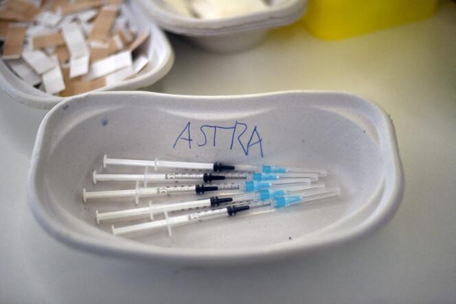 Des seringues contenant le vaccin AstraZeneca, dans un centre de vaccination de Cologne en Allemagne, le 8 mai 2021.