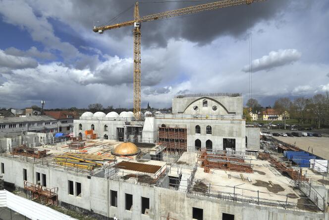 La mosquée Eyyûb Sultan en construction à Strasbourg, le 6 avril 2021.