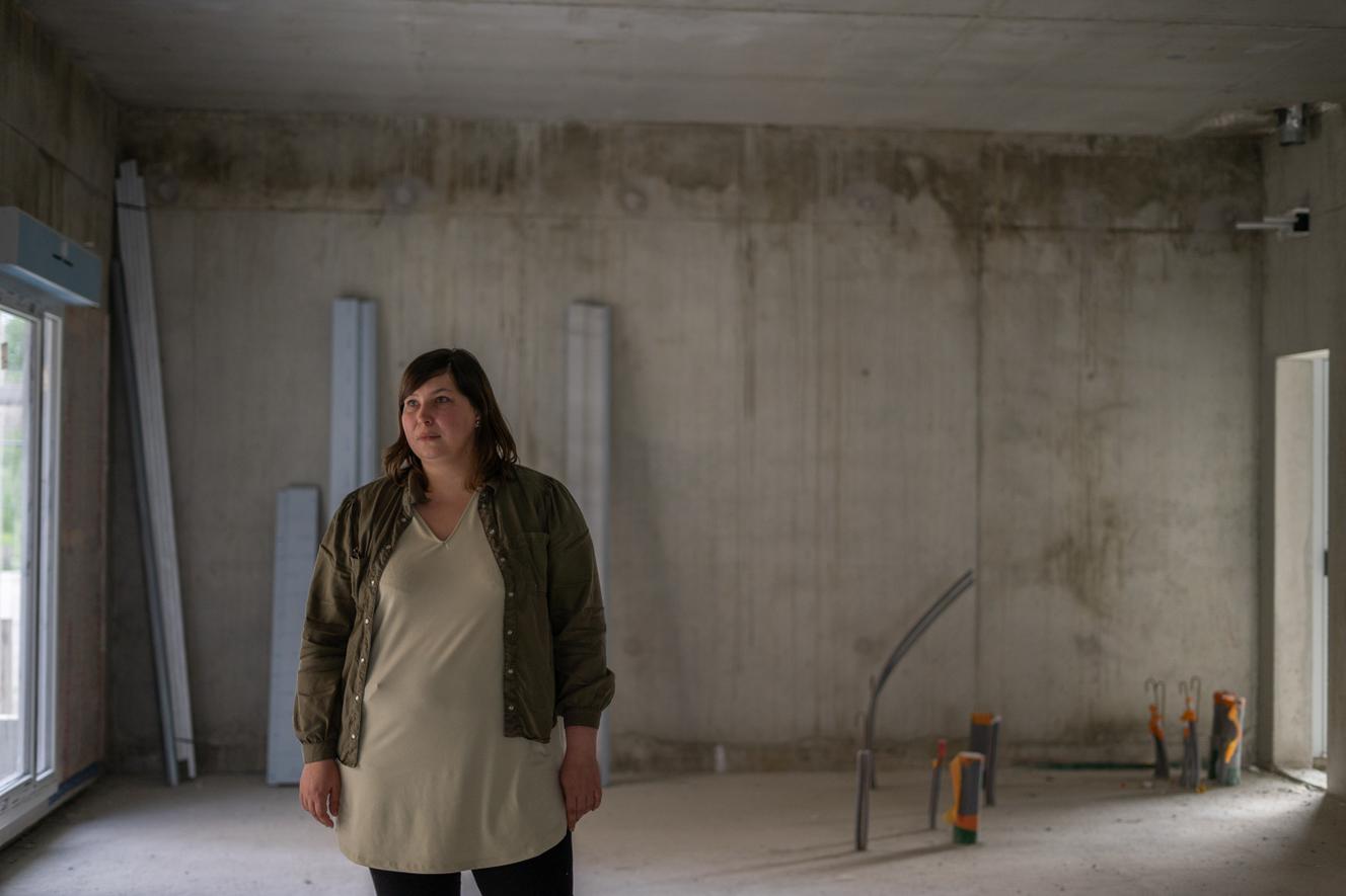 Emilie Roques, sur l’un de ses chantiers, à Aurillac, le 7 mai 2021.