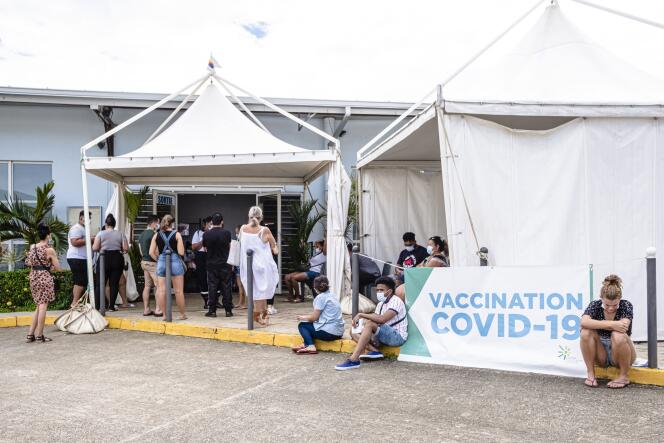 Devant un centre de vaccination de Cayenne, le 2 mai 2021.