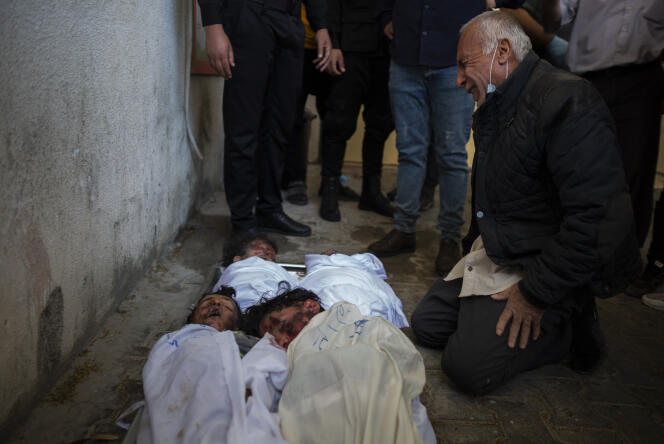 Les corps des enfants de la famille Al-Tanani, le 14 mai à Beit Lahya, dans le nord de la bande de Gaza.