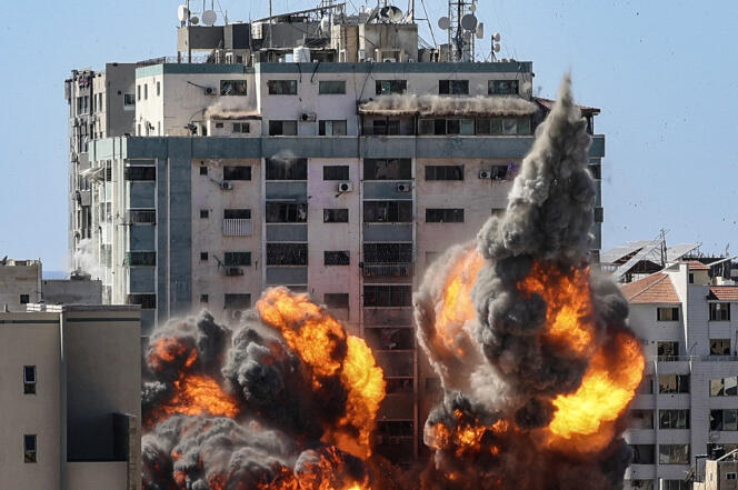 La tour Jala qui abrite les locaux d’Al-Jazira, ou encore d’Associated Press, a été la cible d’une frappe israélienne, à Gaza le 15 mai 2021.