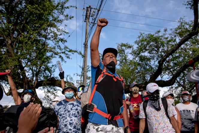 « Nous voulons un changement de politique sociale, de politique économique (…), le peuple n’en peut tout simplement plus », déclare l’un des manifestants. A Cali, le 11 mai.