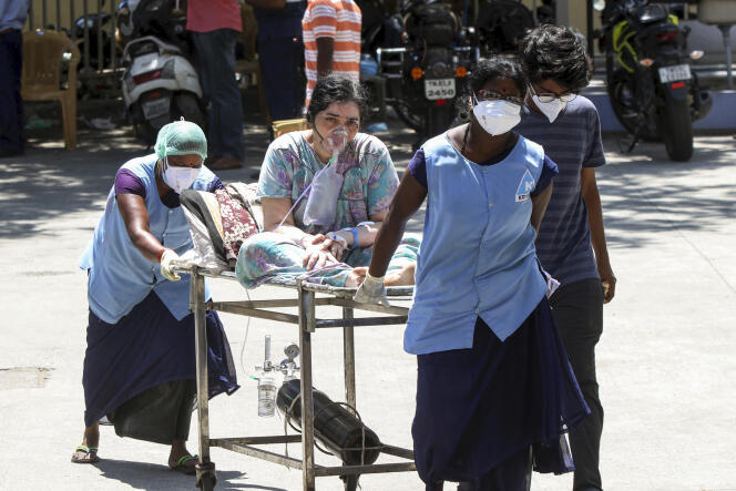 Une patiente sous oxygène, hospitalisée dans la ville de Chennai, en Inde, le 17 mai 2021.