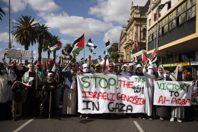 Manifestation contre les attaques israéliennes à Gaza dans le centre-ville du Cap, en Afrique du Sud, le 12 mai 2021.