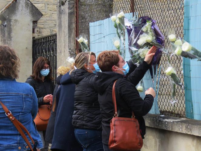 Le 17 mai 2021 les collègues d’Audrey Adam se sont réunis sur les lieux du drame  pour une cérémonie en hommage à l’assistante sociale tuée le 12 mai 2021 à Virey-sous-Bar.