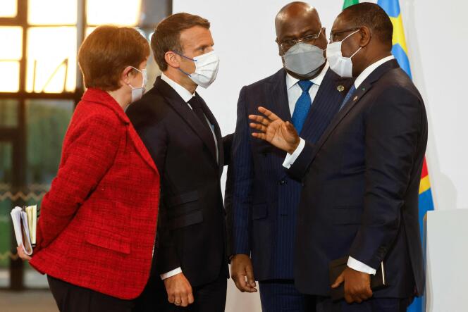La directrice générale de la Banque mondiale Kristalina Georgieva et les présidents français, Emmanuel Macron, sénégalais, Macky Sall, et de RDC, Félix Tshisekedi, après le sommet à Paris, mardi 18 mai 2021.