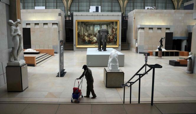 Derniers préparatifs au Musée d’Orsay, à Paris, le 17 mai 2021, à deux jours de la réouverture.