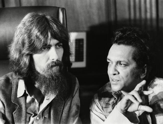 George Harrison (à gauche) et Ravi Shankar pour le concert caritatif en faveur des réfugiés du Bangladesh, en 1971.