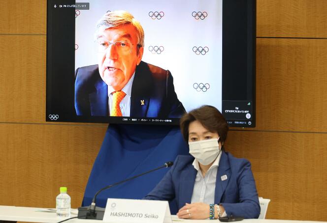 Le président du CIO, Thomas Bach, en visioconférence avec la présidente des Jeux de Tokyo, Seiko Hashimoto, mercredi 19 mai.
