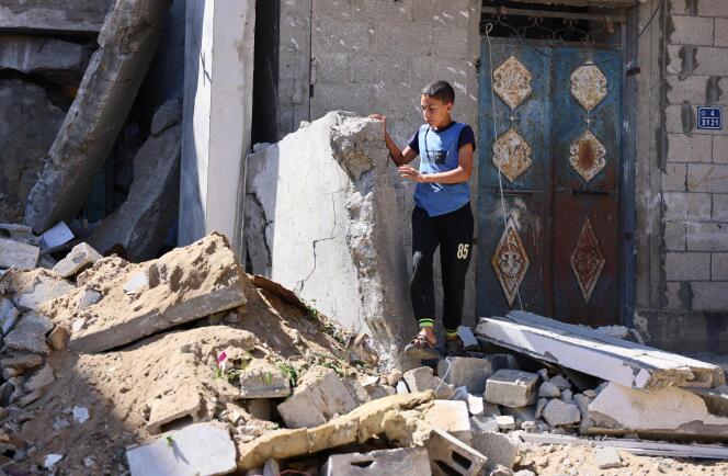 Depuis le 10 mai, au moins 219 personnes, dont 63 enfants, ont été tuées dans des raids israéliens sur la bande de Gaza, selon le ministère de la santé local. En Israël, les tirs de roquettes de Gaza ont fait douze morts, selon la police.